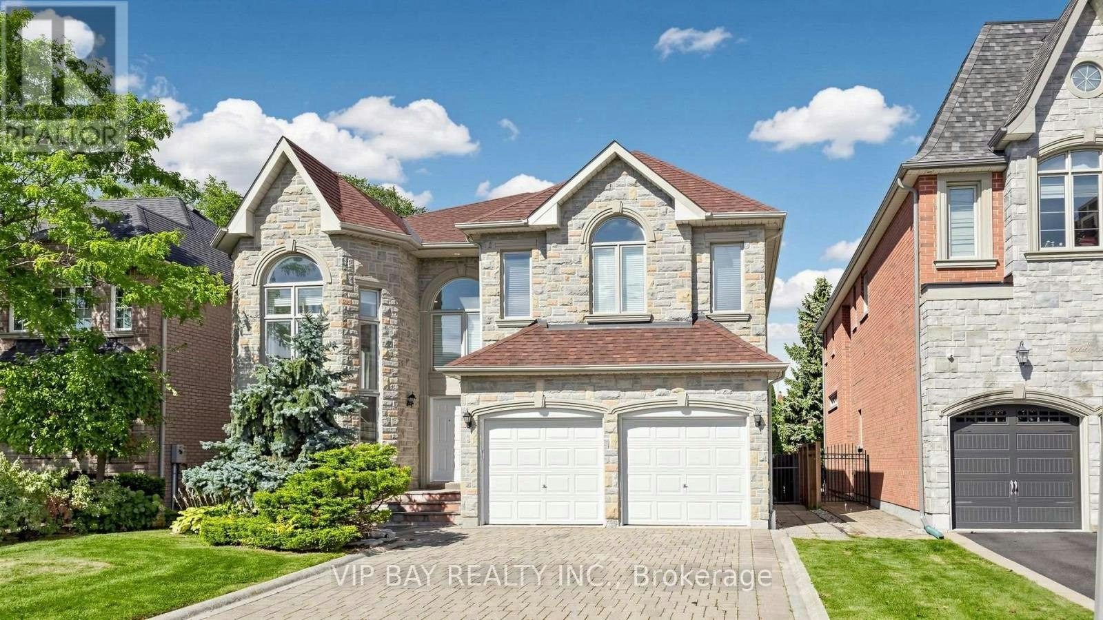 12 Mackay Drive, Richmond Hill, ON, L4C 6P1