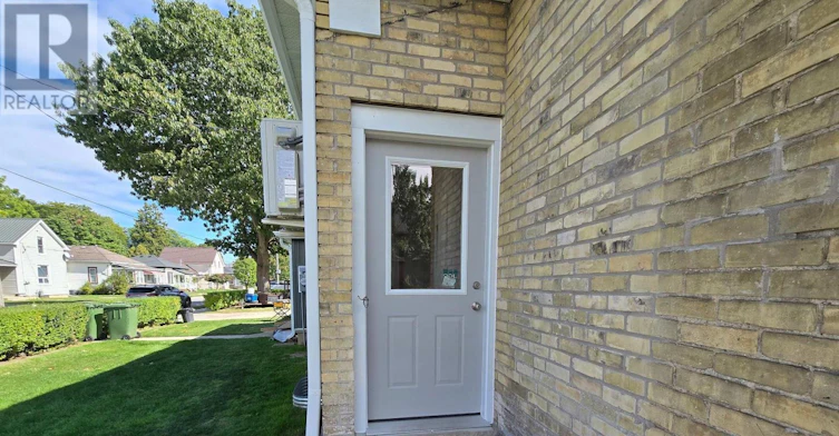 1-245 Ross Street, St. Thomas, ON, N5R 3Y7 - 2
