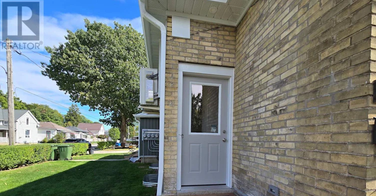 1-245 Ross Street, St. Thomas, ON, N5R 3Y7