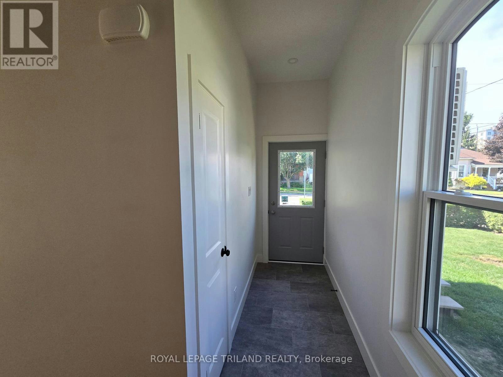 1-245 Ross Street, St. Thomas, ON, N5R 3Y7 - 3