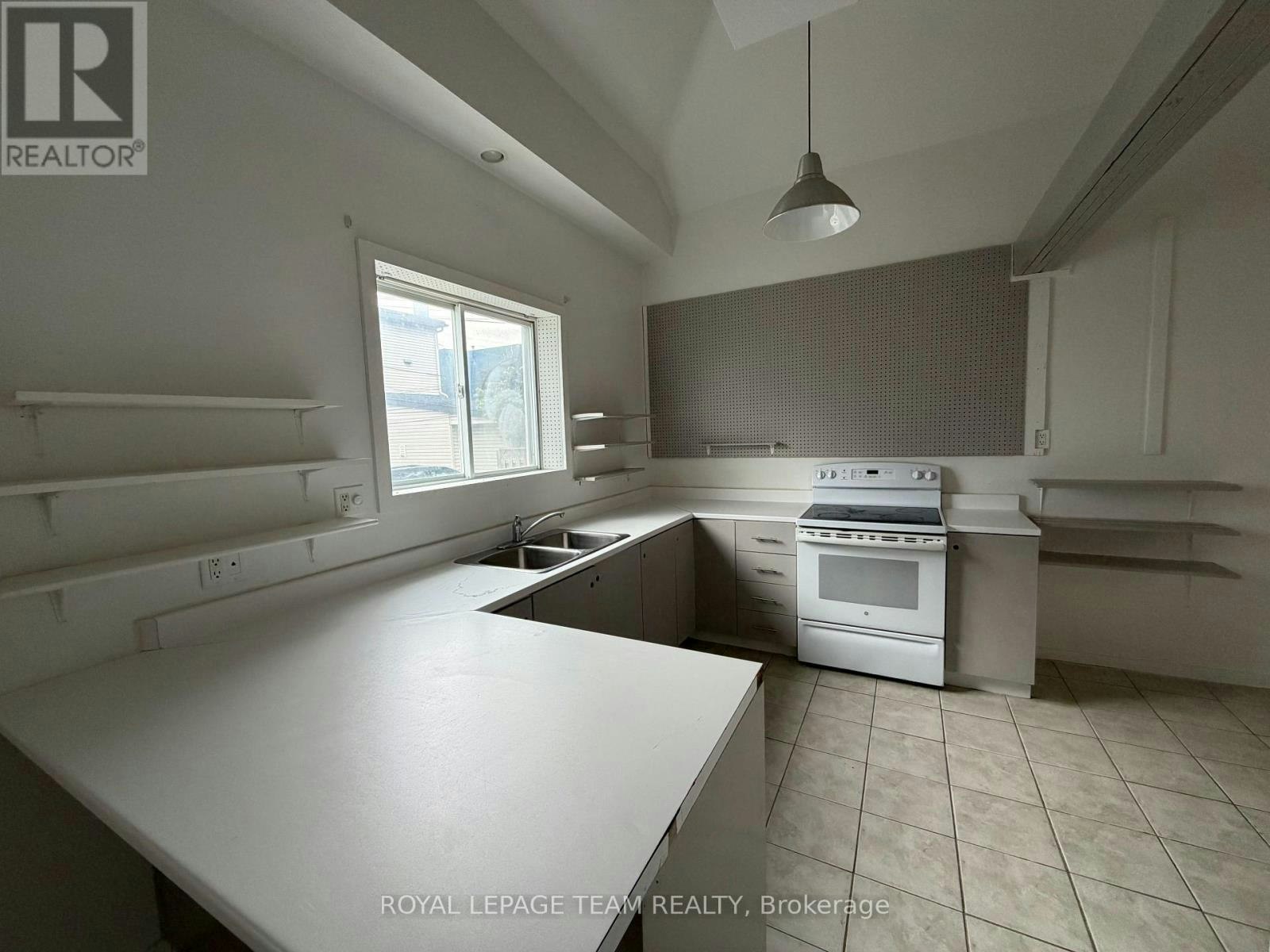 27 Poplar Street, Ottawa, ON, K1R 7M5 - 9