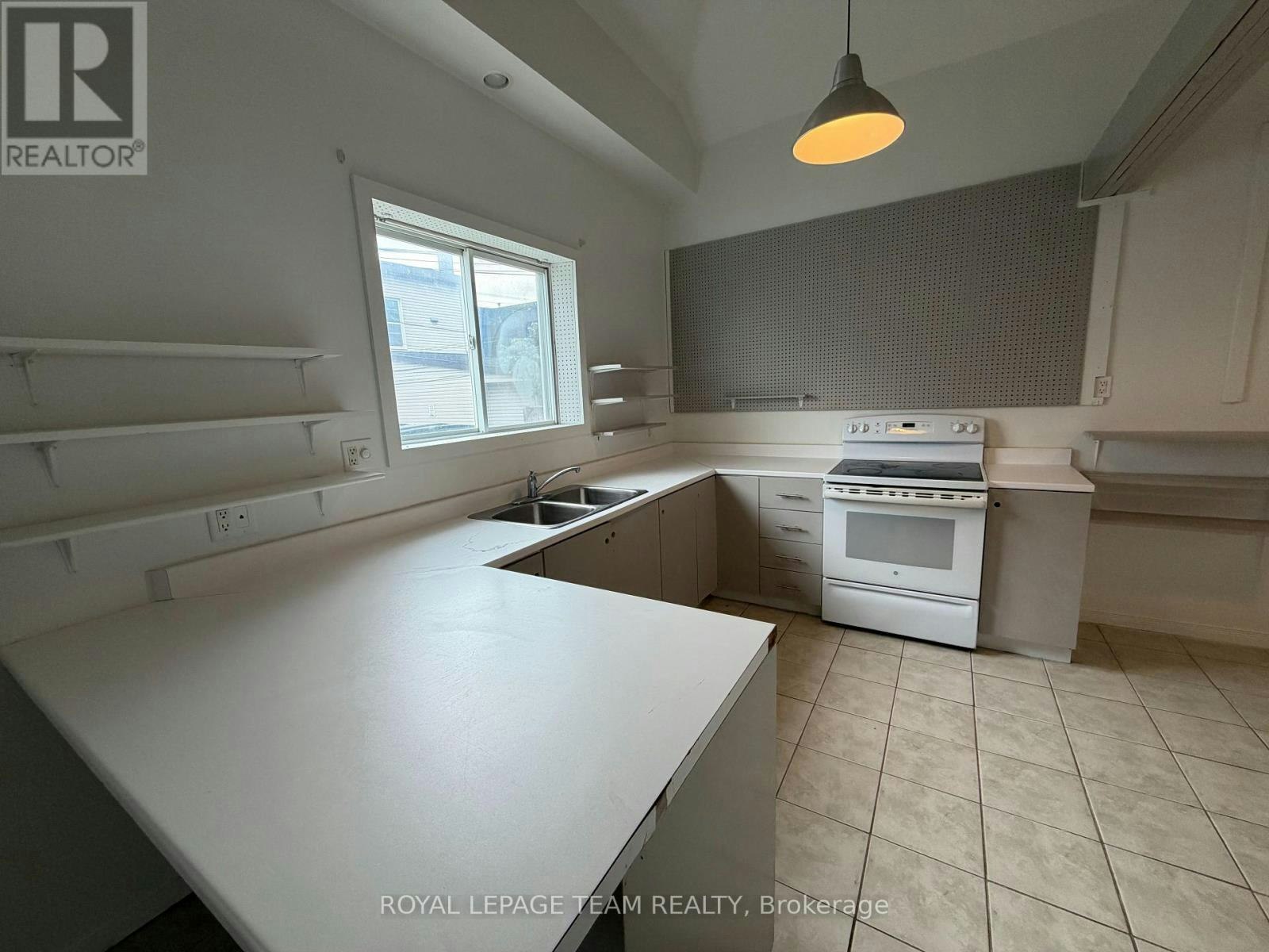 27 Poplar Street, Ottawa, ON, K1R 7M5 - 12