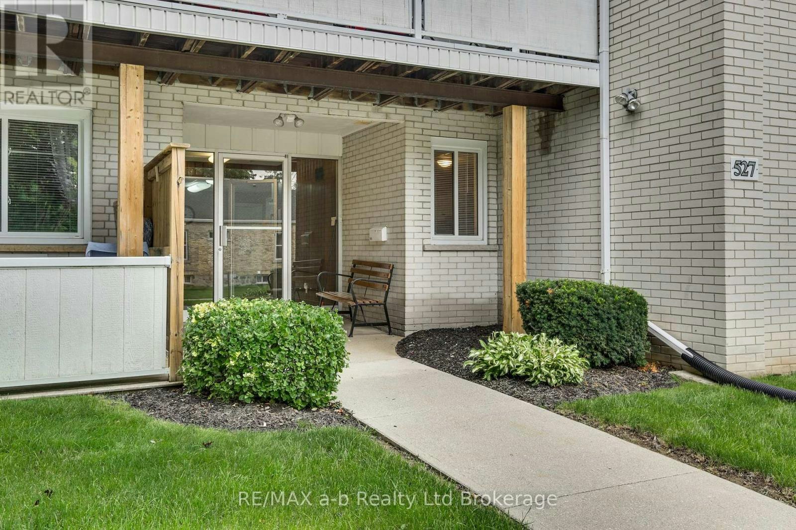 101-231 Wellington Street N, Woodstock, ON, N4S 6S1 - 2