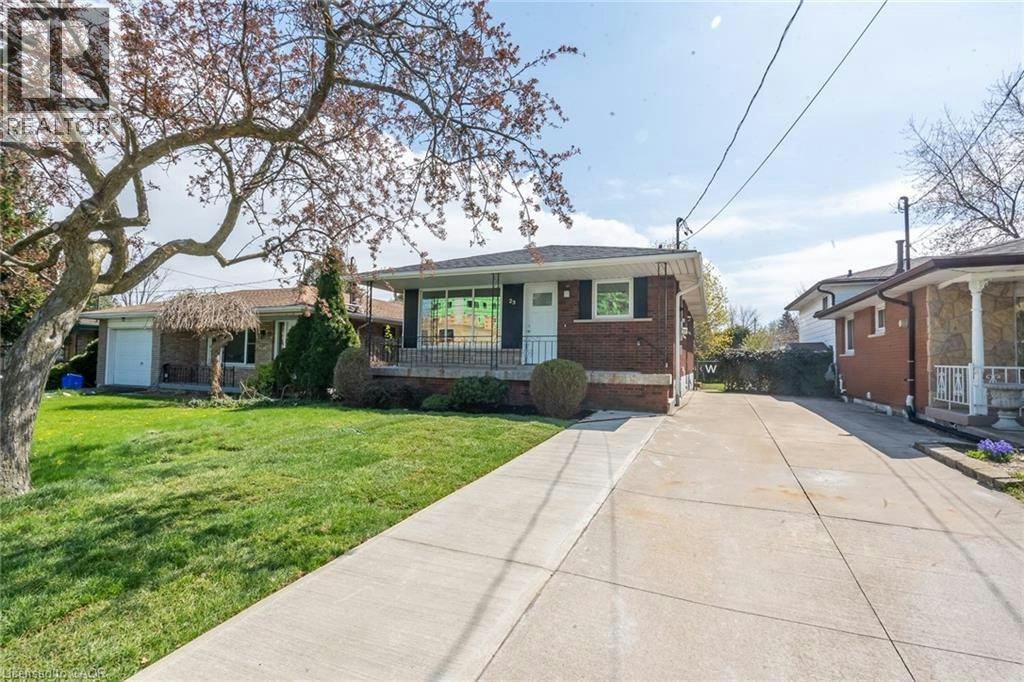 23 Tyrone Drive, Hamilton, ON, L9C 2M6