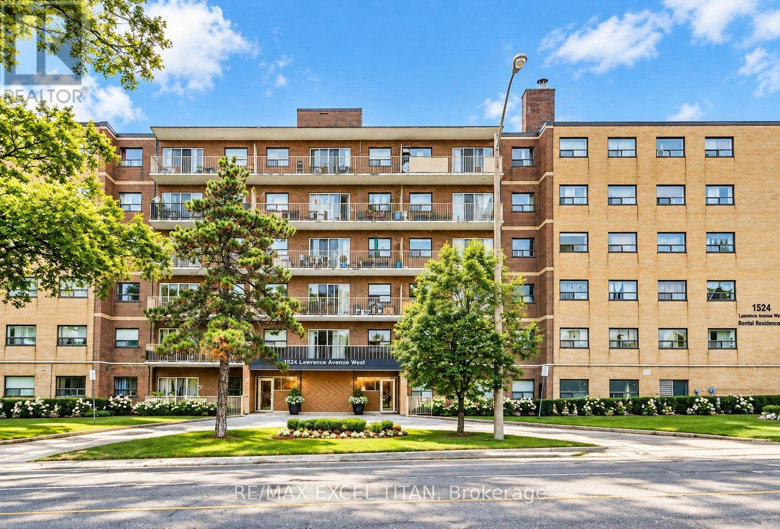 104-1524 Lawrence Avenue W, Toronto, ON, M6L 1B7