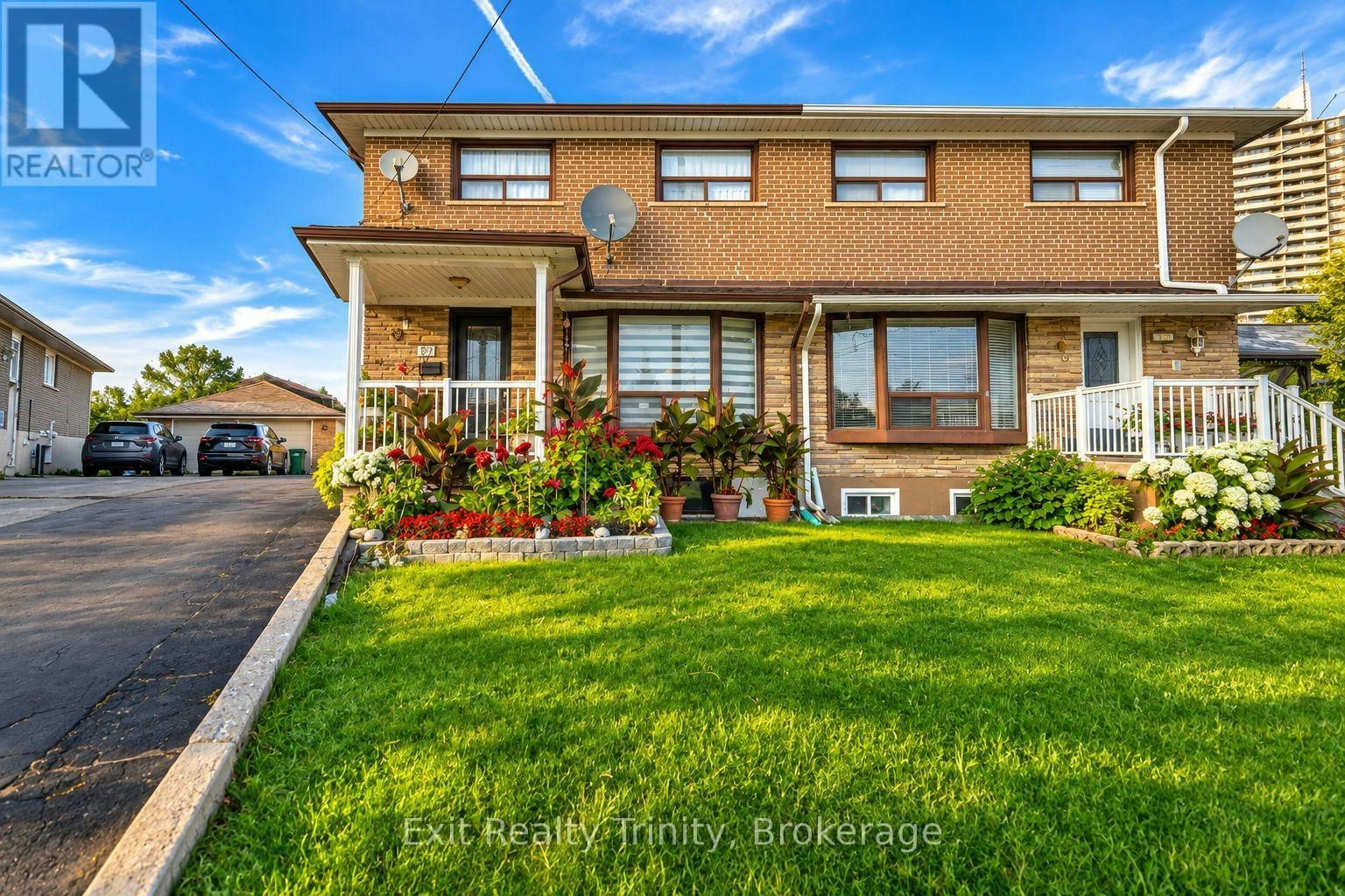 57 Lindylou Road, Toronto, ON, M9M 2B1