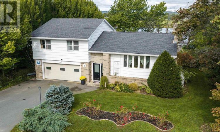 7 Lakeview Drive