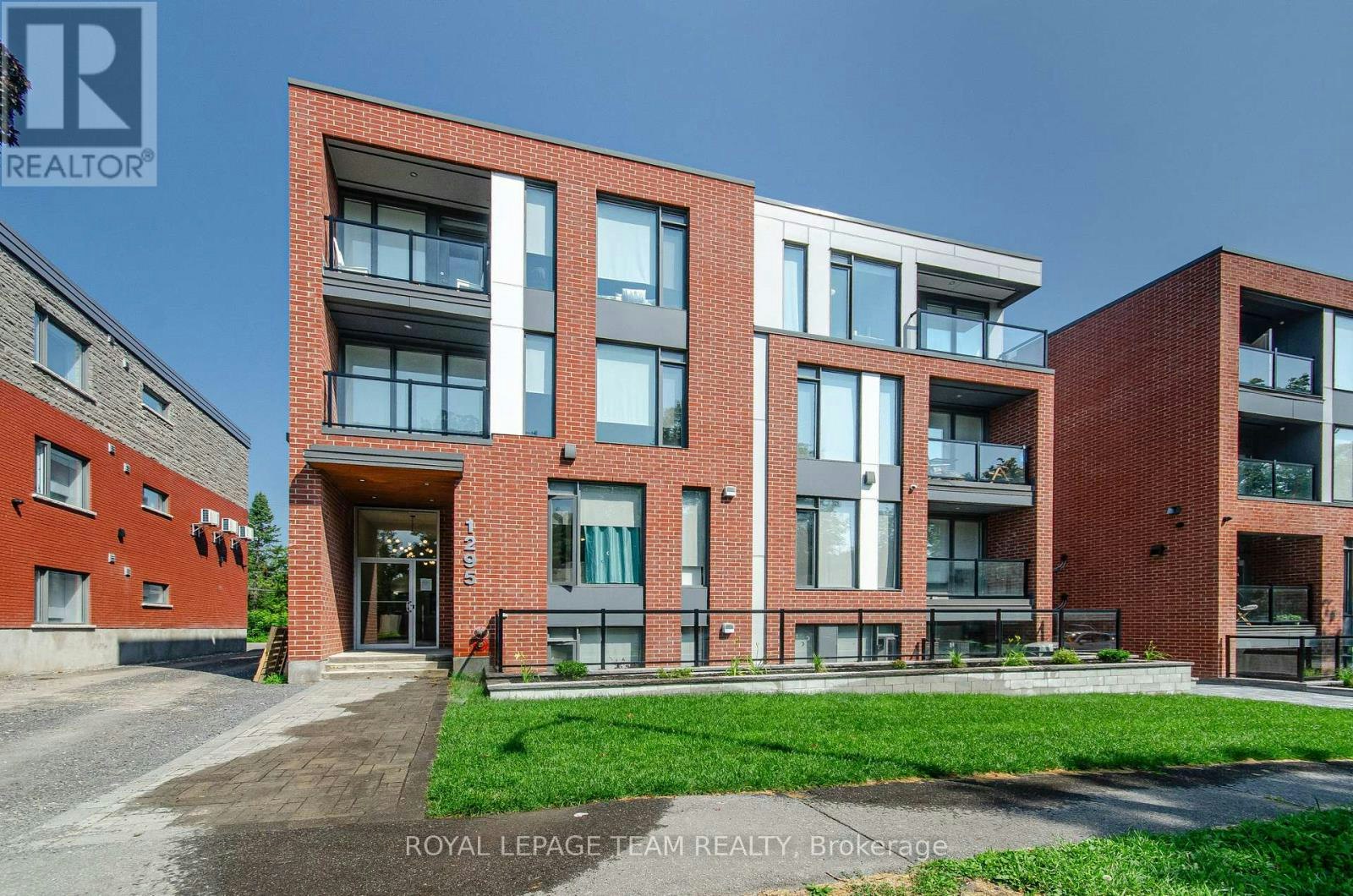 101-1295 Summerville Avenue, Ottawa, ON, K1Z 8G7