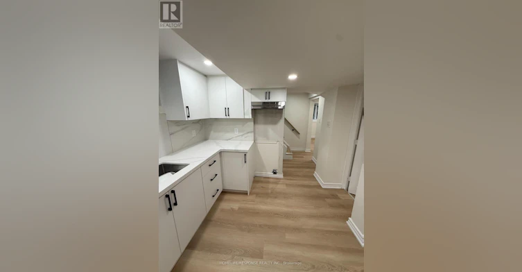 208 Lake Promenade, Toronto, ON, M8W 1A8 - 5