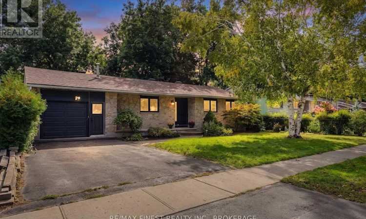 933 Mayfair Crescent
