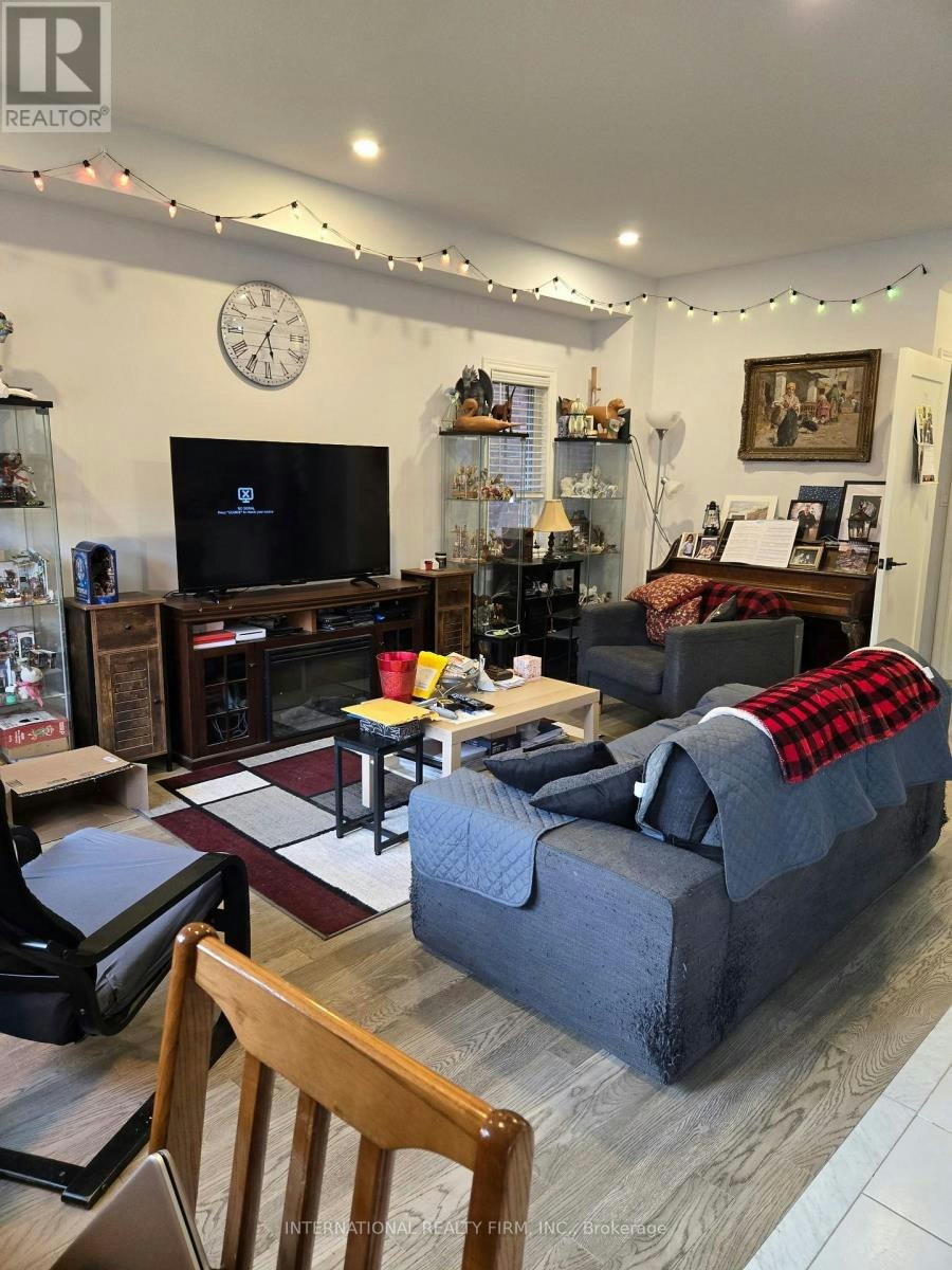 10 Gord Matthews Way, Uxbridge, ON, L9P 0E9 - 7