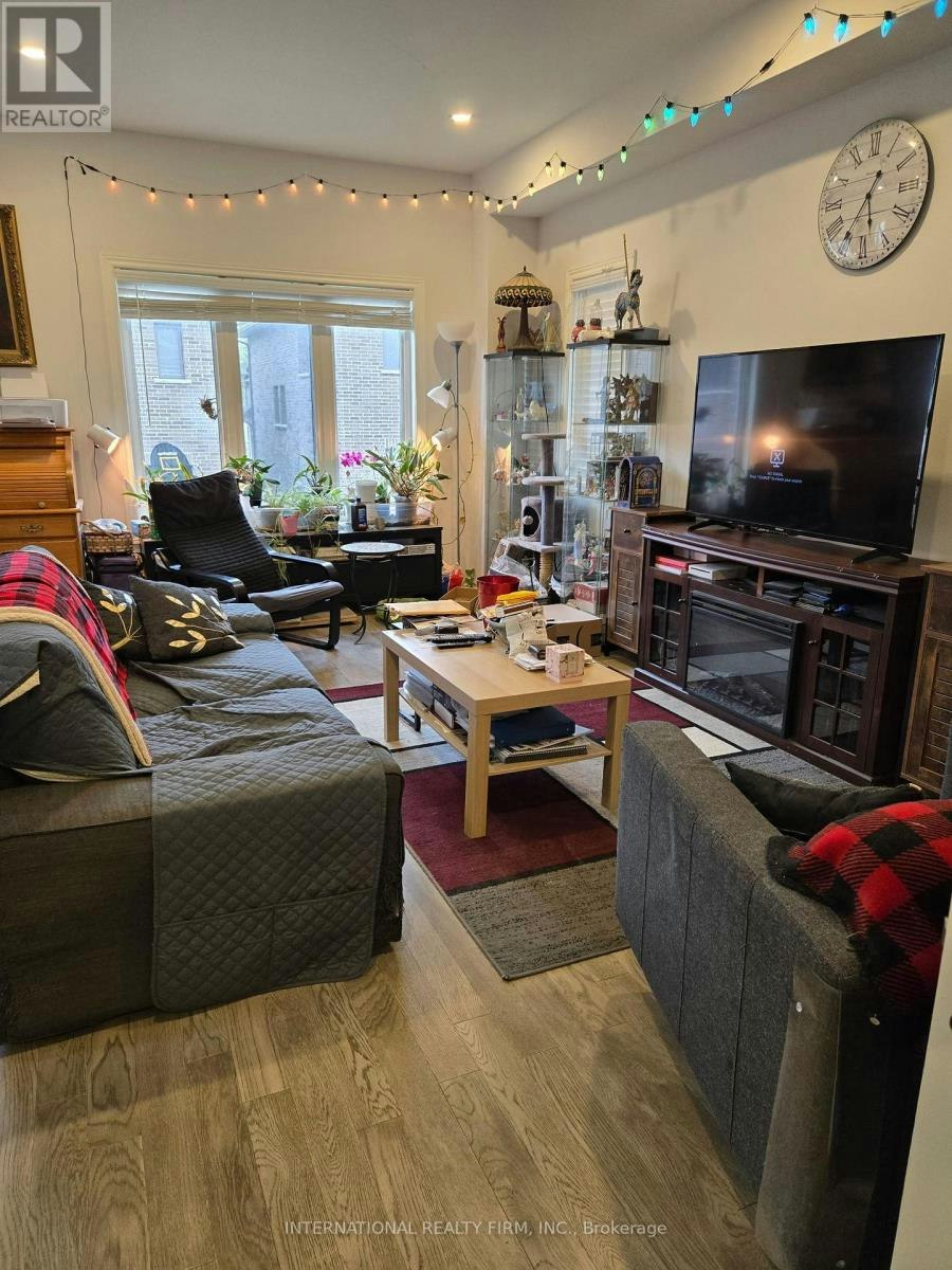10 Gord Matthews Way, Uxbridge, ON, L9P 0E9 - 8