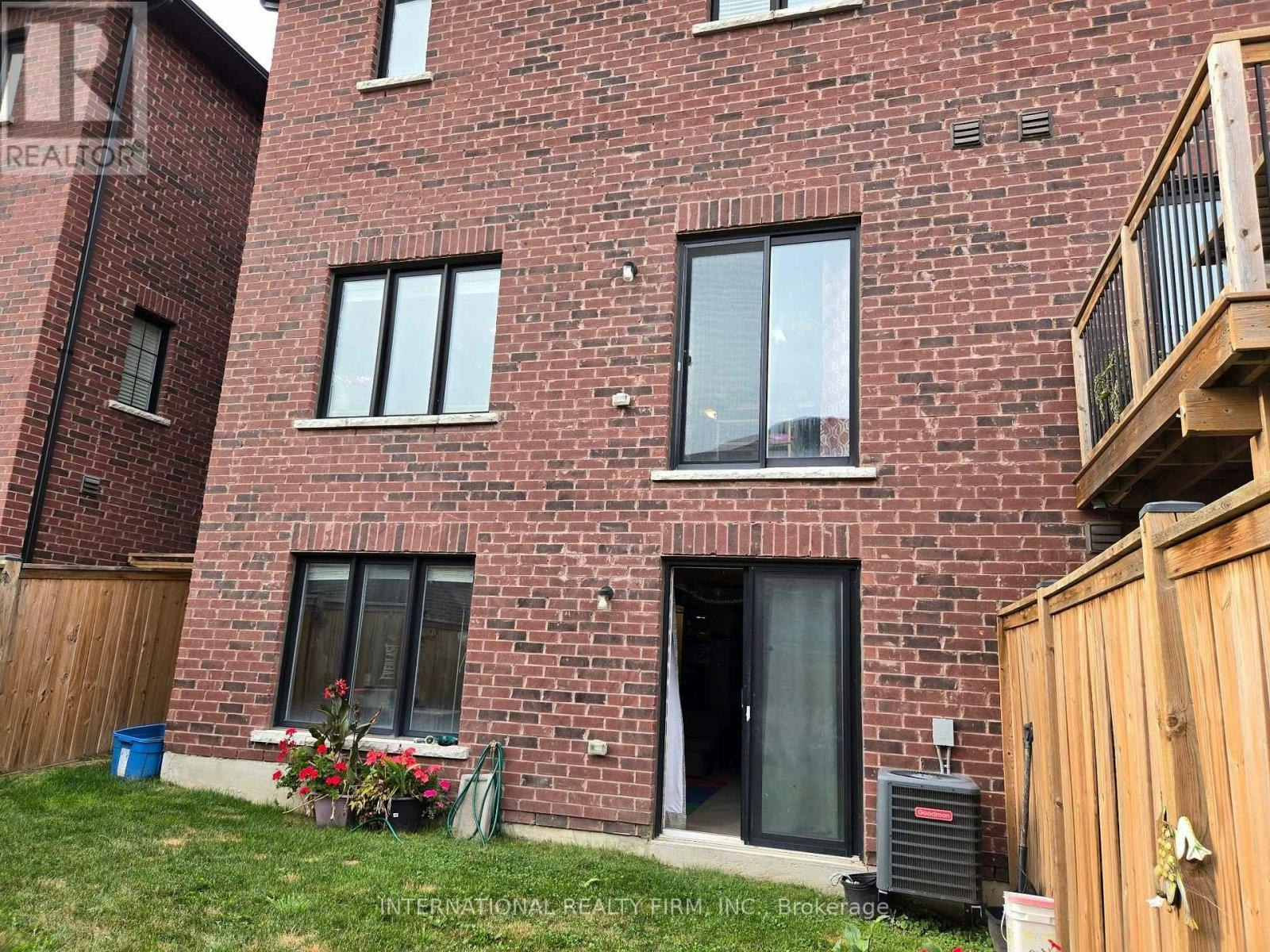 10 Gord Matthews Way, Uxbridge, ON, L9P 0E9 - 27