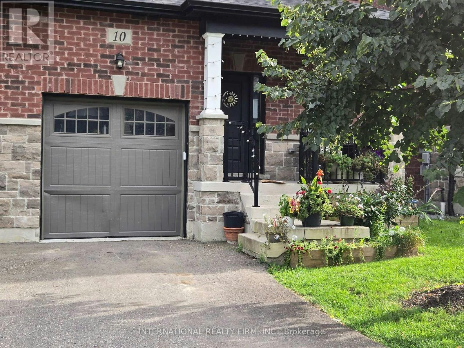 10 Gord Matthews Way, Uxbridge, ON, L9P 0E9