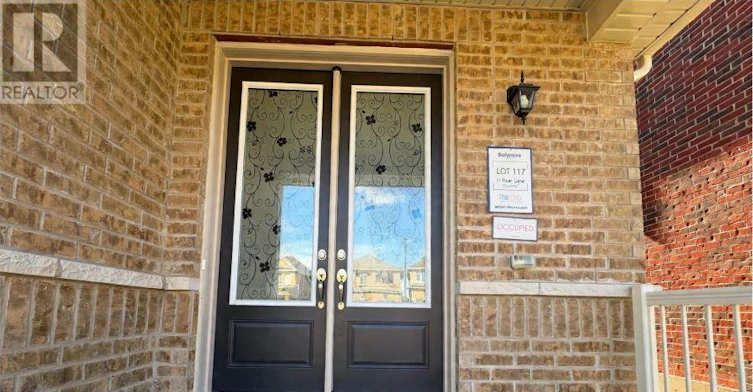 16 Sam Battaglia Crescent, Georgina, ON, L0E 1R0 - 2