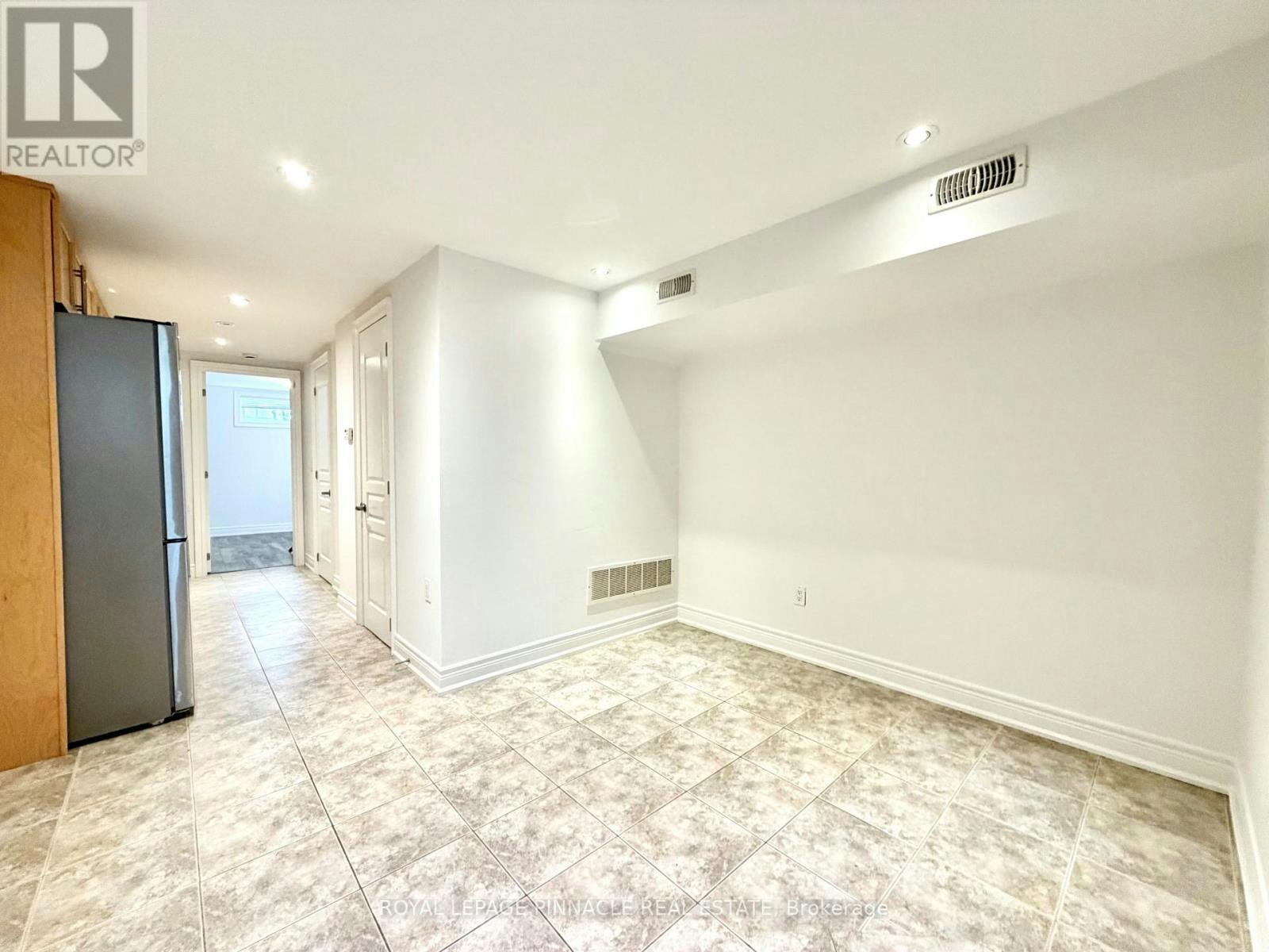 LOWER-136 Campbell Avenue, Toronto, ON, M6P 3V2 - 4