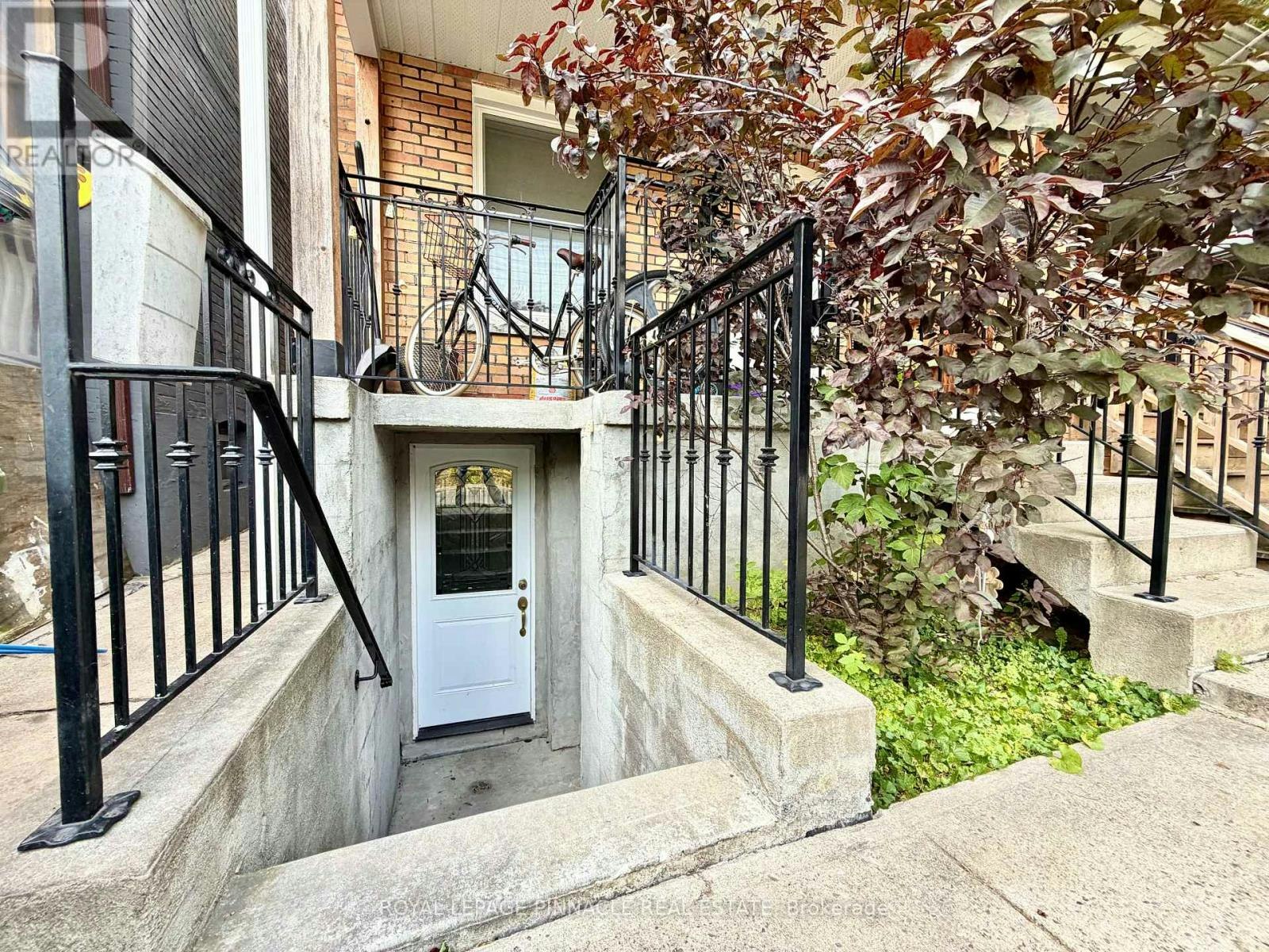 LOWER-136 Campbell Avenue, Toronto, ON, M6P 3V2