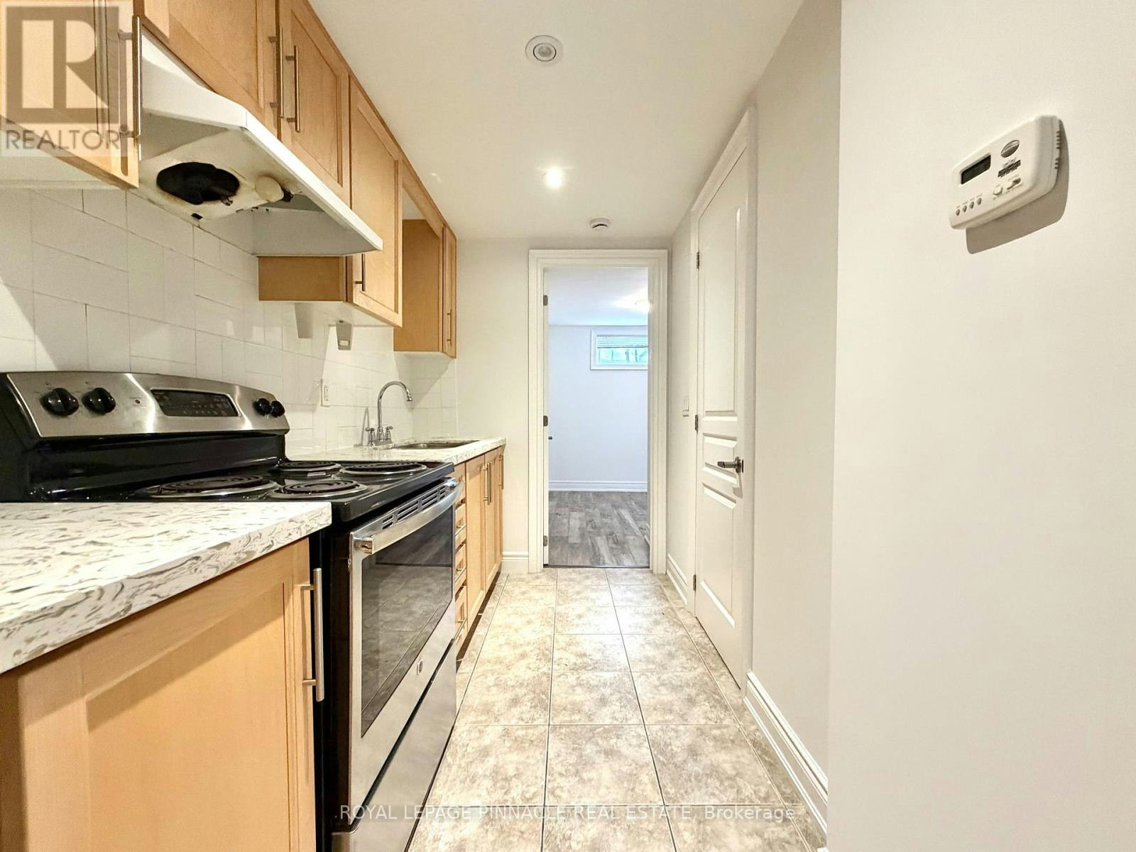 LOWER-136 Campbell Avenue, Toronto, ON, M6P 3V2 - 6