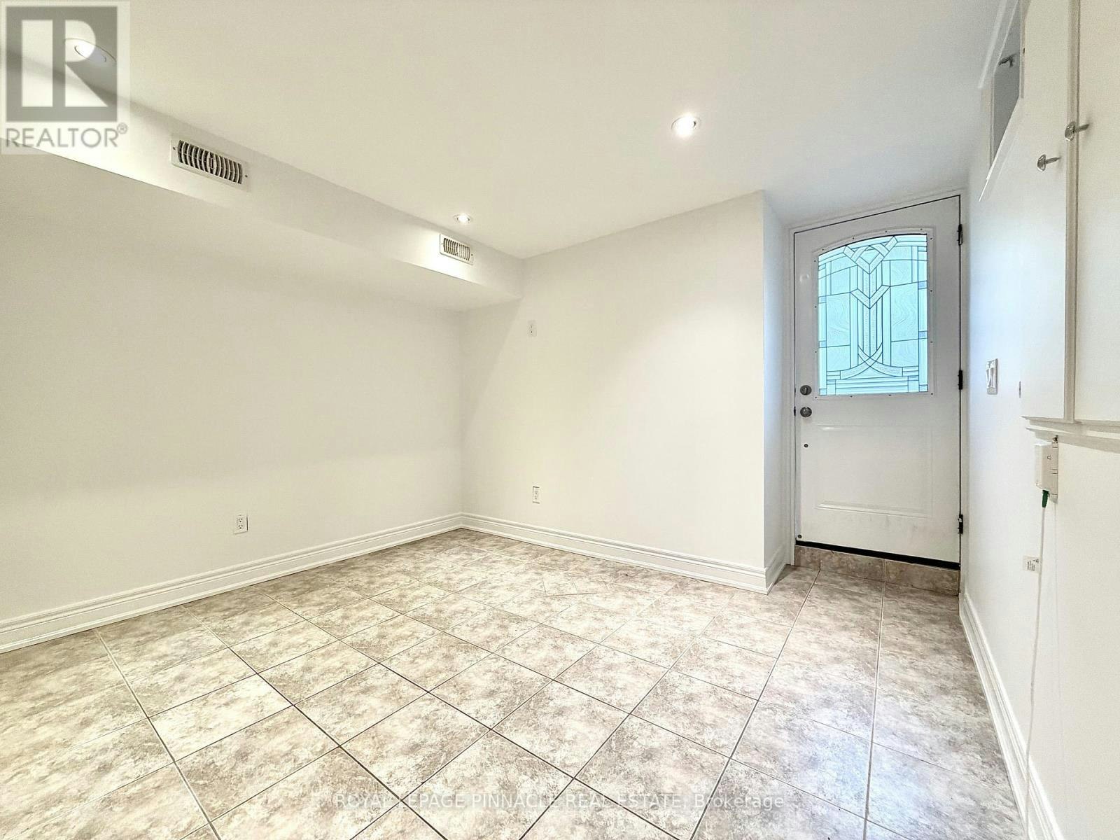 LOWER-136 Campbell Avenue, Toronto, ON, M6P 3V2 - 3