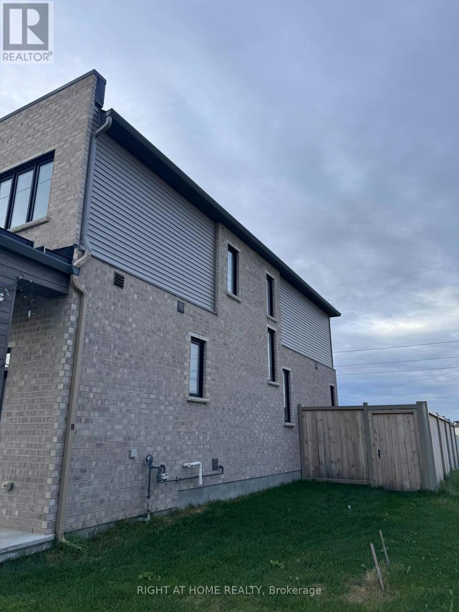 700 Fairline Row, Ottawa, ON, K2V 0V7 - 35