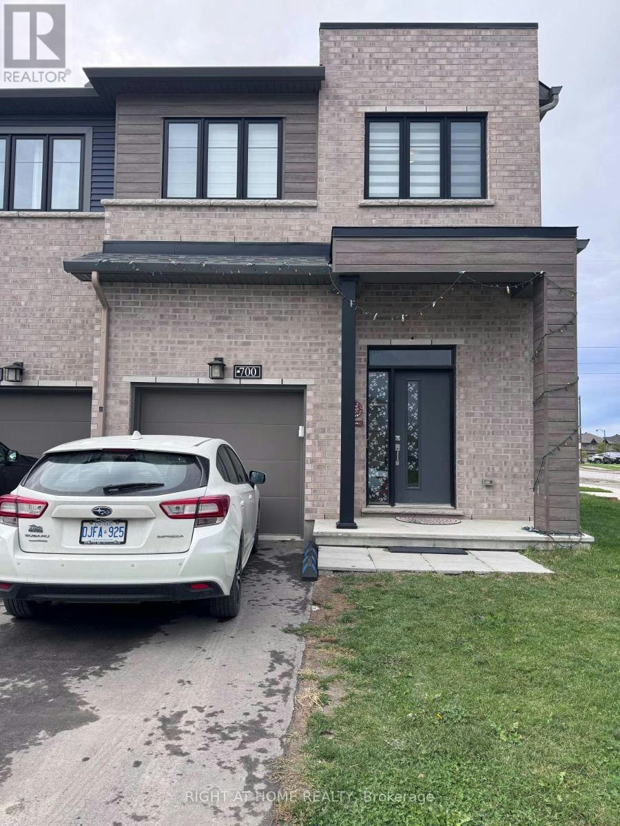 700 Fairline Row, Ottawa, ON, K2V 0V7 - 2