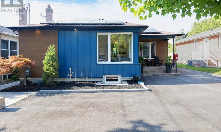 100 Rockport Crescent