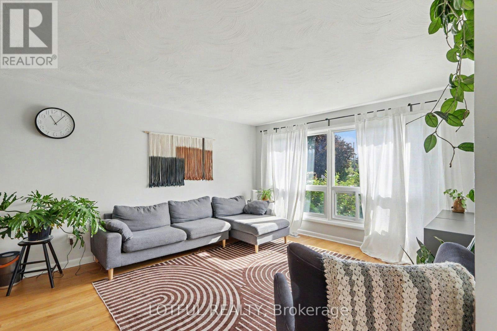 2226 Saunderson Drive, Ottawa, ON, K1G 2G4 - 6