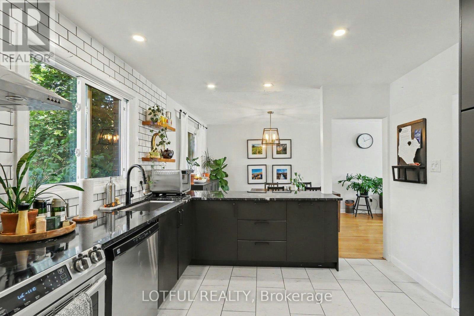 2226 Saunderson Drive, Ottawa, ON, K1G 2G4 - 11