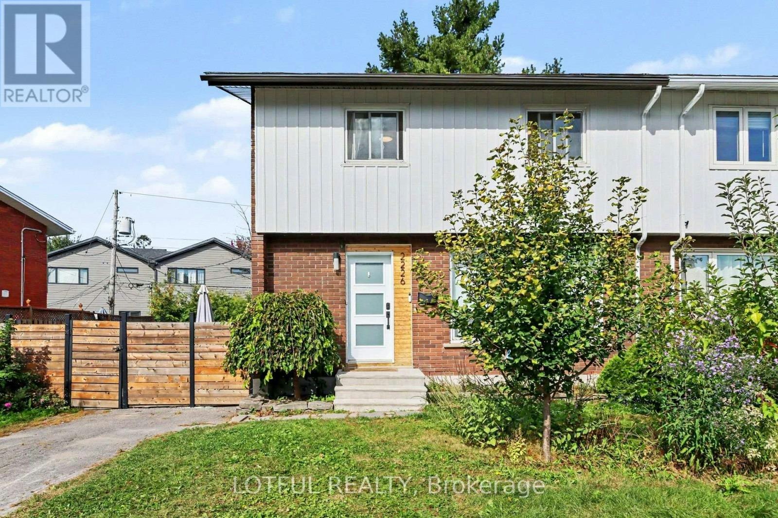 2226 Saunderson Drive, Ottawa, ON, K1G 2G4 - 2