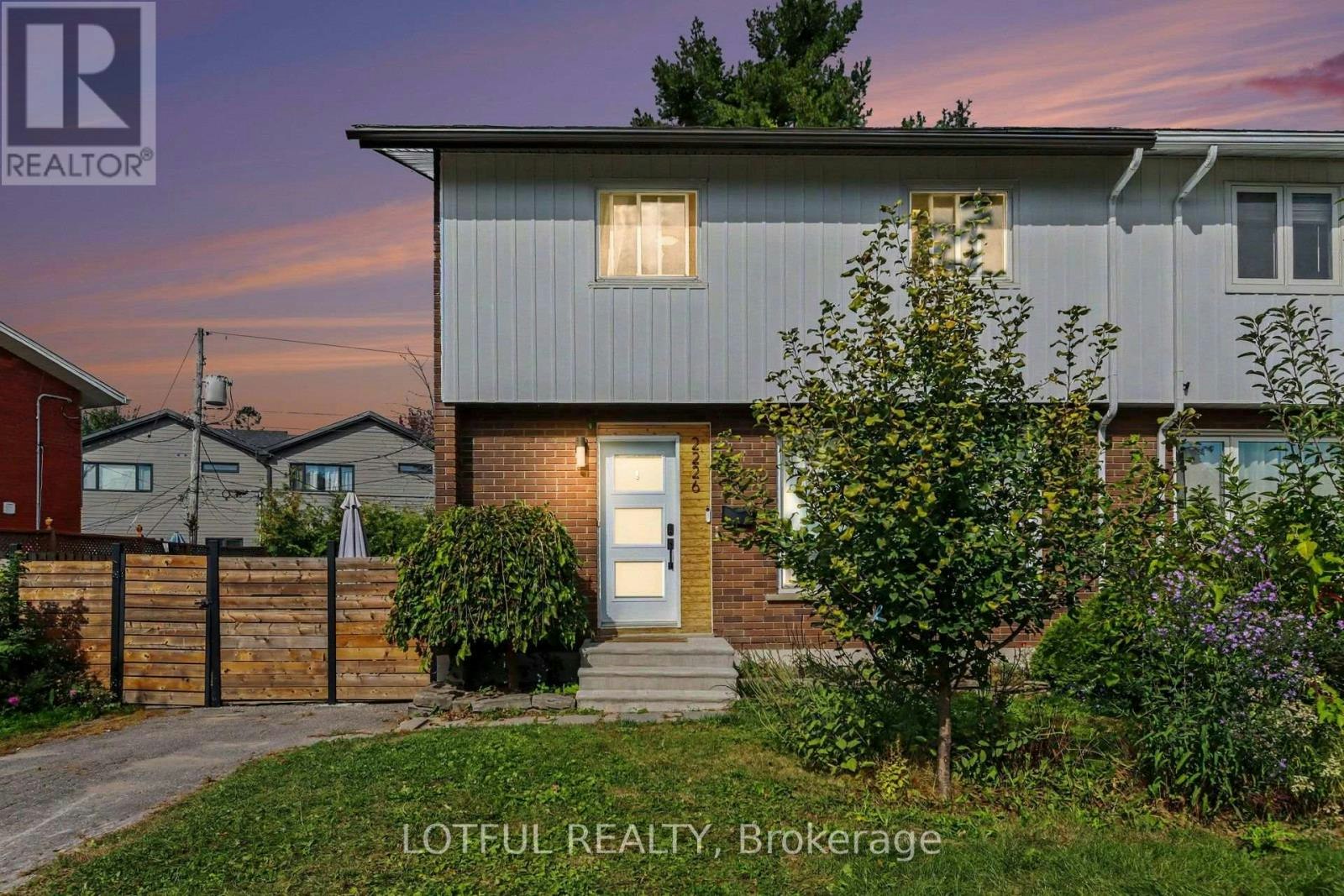 2226 Saunderson Drive, Ottawa, ON, K1G 2G4