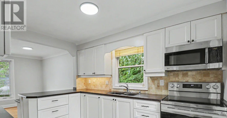 23 Meadowlands Drive W, Ottawa, ON, K2G 2R3 - 4