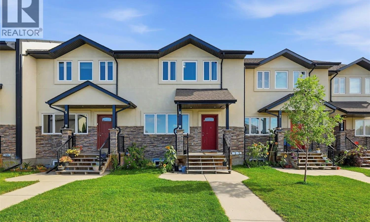 6-1703 Patrick Crescent