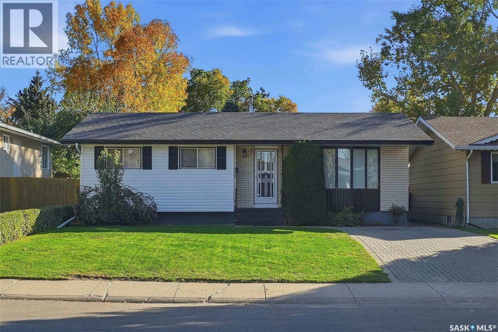 253 Laurentian Drive, Saskatoon, SK, S7H 4R8