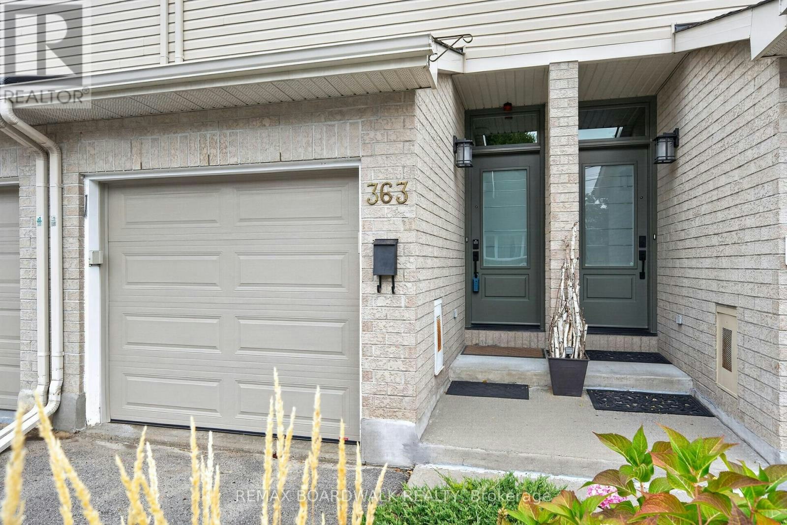 363 Levis Avenue, Ottawa, ON, K1L 6G6