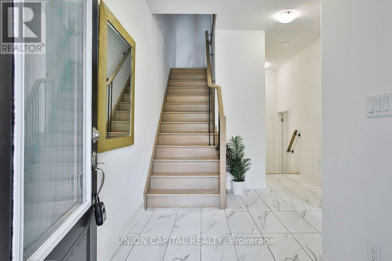 9 Arthur White Lane, Markham, ON, L6E 0W2 4