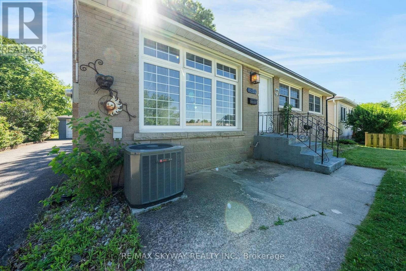 6604 Locus Avenue, Niagara Falls, ON, L2G 4K7 - 2