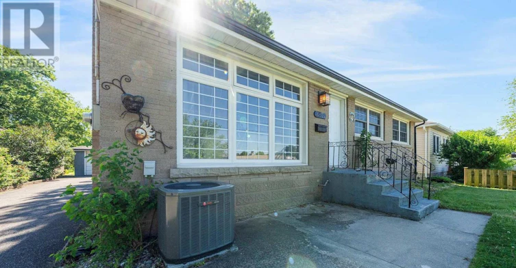 6604 Locus Avenue, Niagara Falls, ON, L2G 4K7 - 2