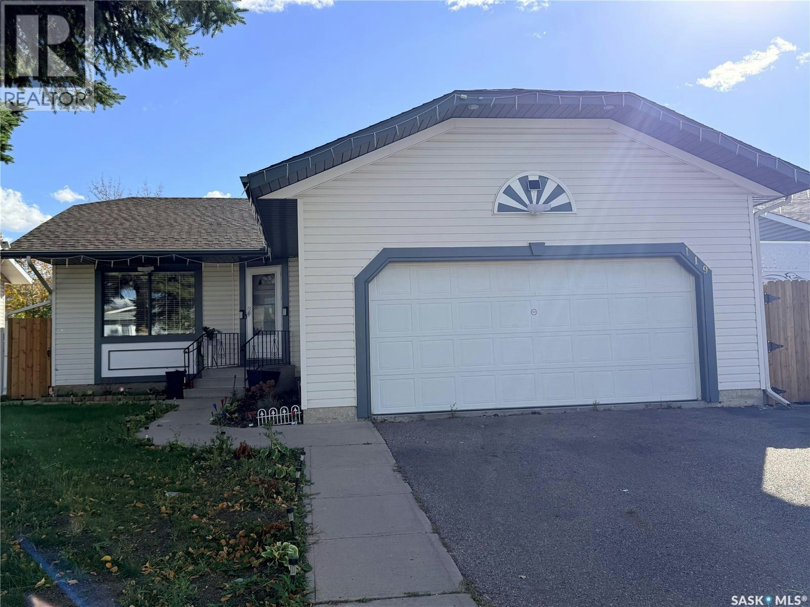 119 Hall Crescent, Saskatoon, SK, S7L 7G7