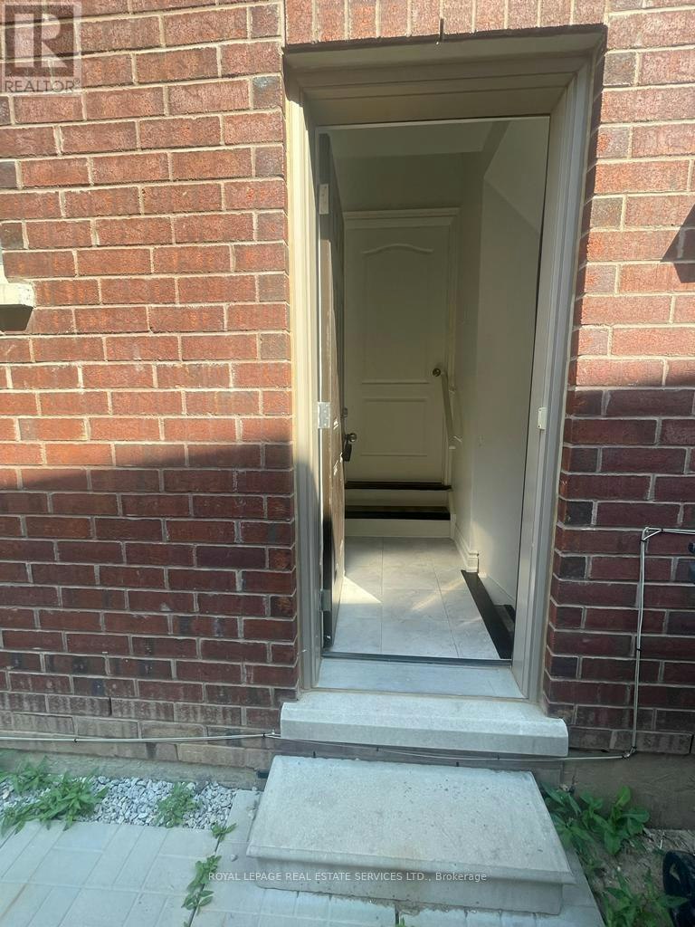 16 Little Britain Crescent, Brampton, ON, L6Y 6A9 - 4