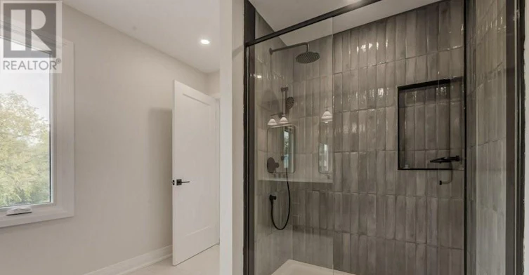 UPPER-160 Weber Street W, Kitchener, ON, N2H 4A4 - 22