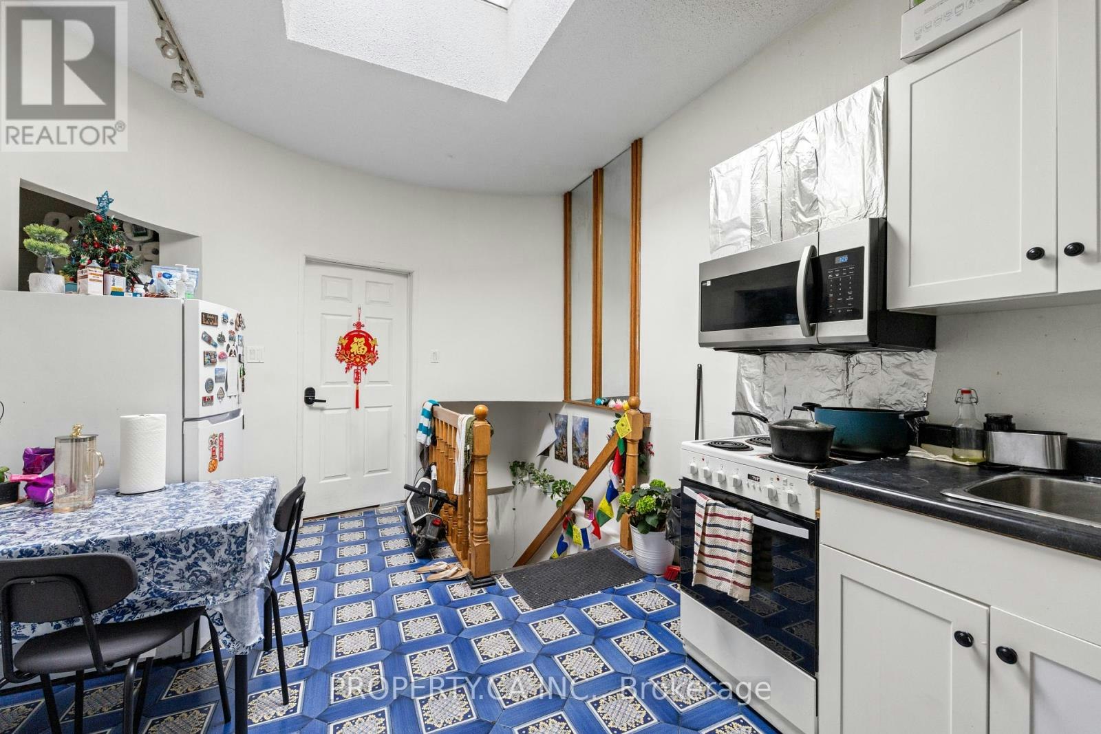 UPPER-1080 Dovercourt Road, Toronto, ON, M6H 2X8 - 4