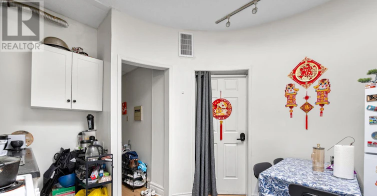 UPPER-1080 Dovercourt Road, Toronto, ON, M6H 2X8 - 6