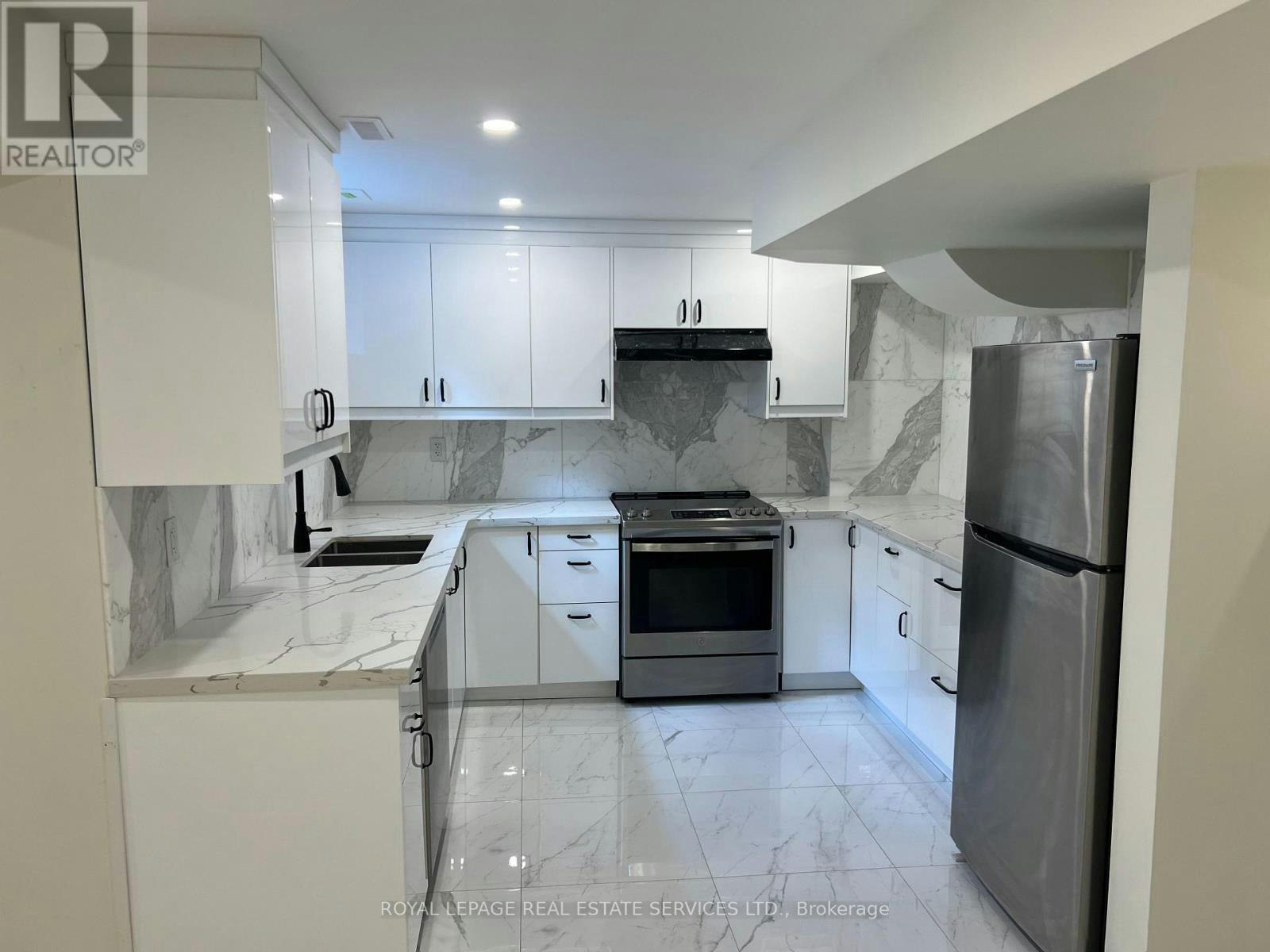 605 Patriot Lower Drive, Mississauga, ON, L5R 3S1 - 3