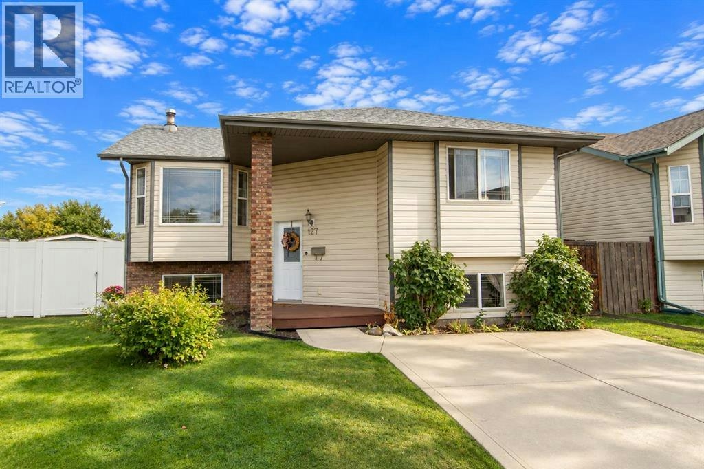 127 Dolan Close, Red Deer, AB, T4R 3A3