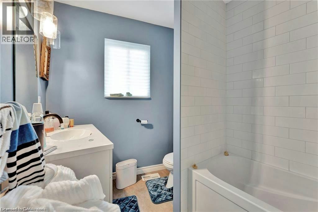 93 Robertson Crescent, Kitchener, ON, N2E 1A6 - 6