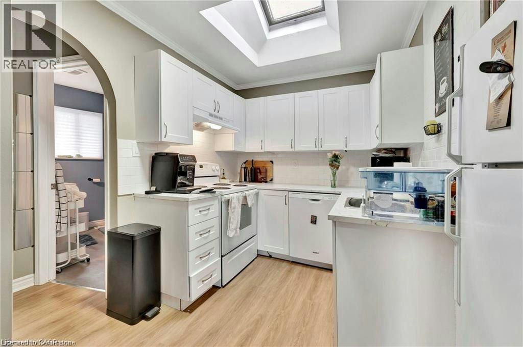 93 Robertson Crescent, Kitchener, ON, N2E 1A6 - 4