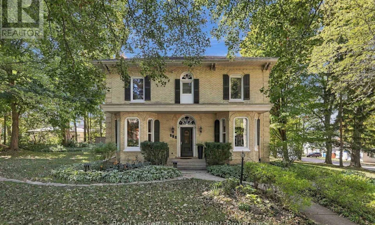 160 John Street E