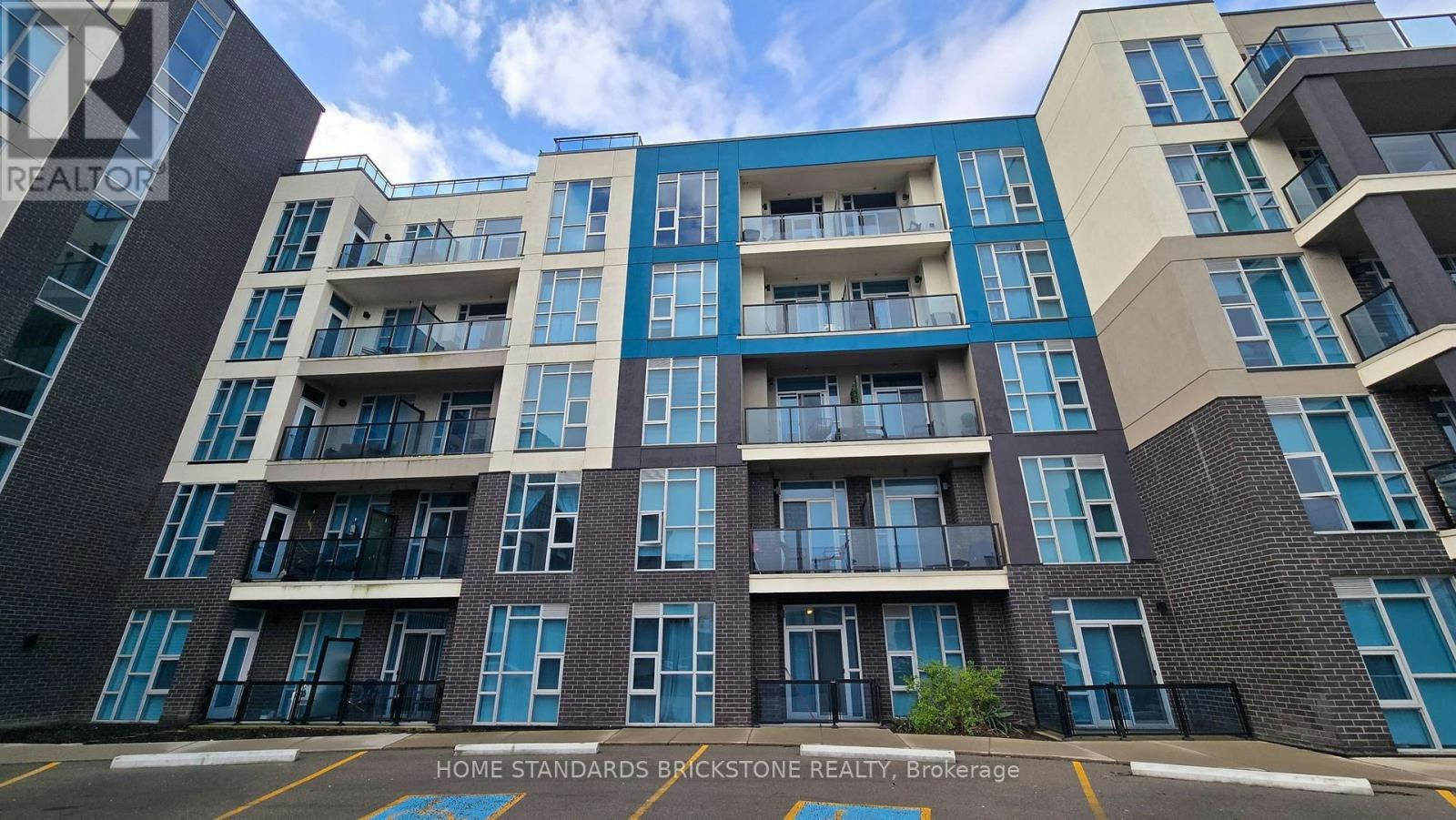 323-10 Concord Place, Grimsby, ON, L3M 0G6