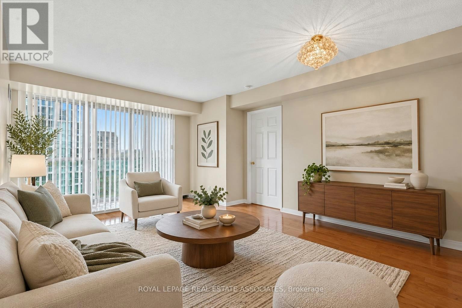 908-7 Michael Power Place, Toronto, ON, M9A 0A4