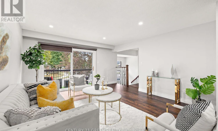 15 Lady Stewart Boulevard